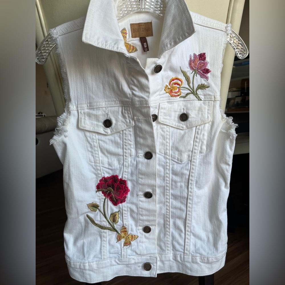 Driftwood Vega White Denim Boho Floral Embroidered Vest Size XS Saks 5th Ave